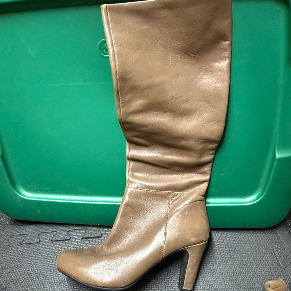 Jones New York Tan/Olive Boots